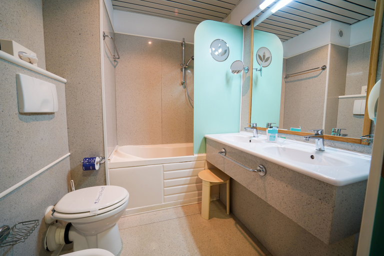 Bathroom 5, Hotel Le Acacie, Livorno