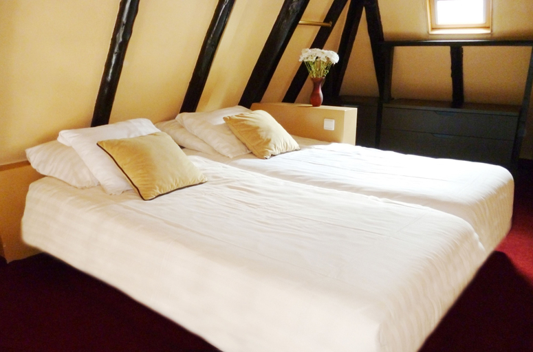 Bedroom 3, Hotel de Vischpoorte, Deventer