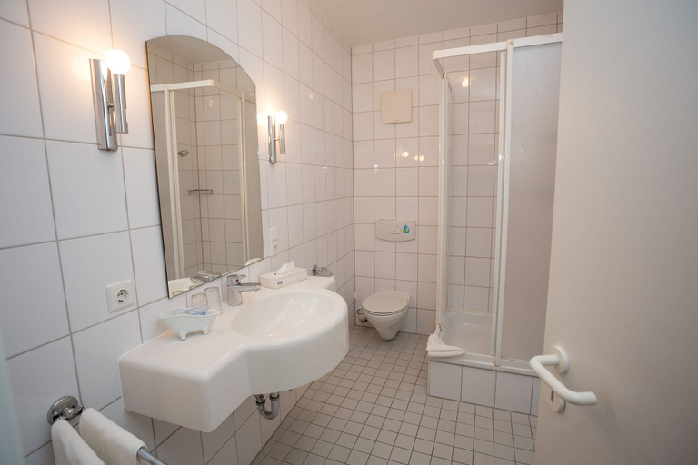 Bathroom 4, Hotel Südlohner Hof, Borken