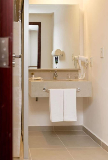 Bathroom 3, Tulip Inn Campos de Goytacazes, Campos