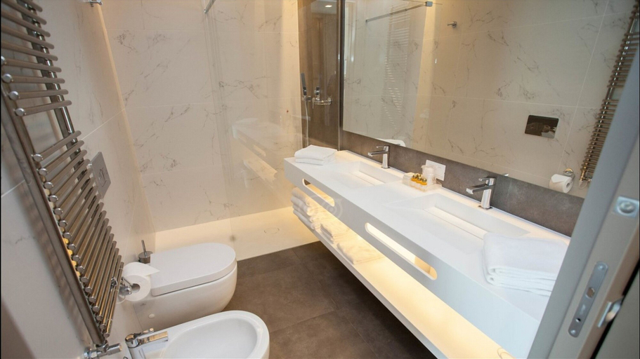 Bathroom 5, Principe Palace, Venezia
