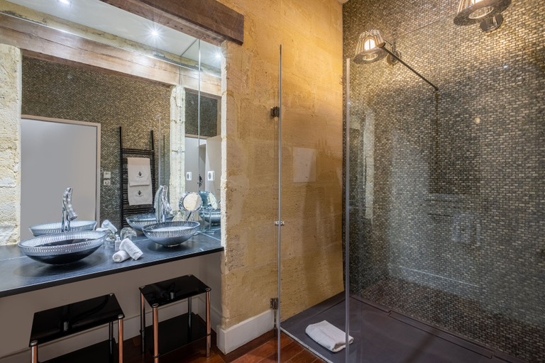 Bathroom 5, Le Palais Gallien Hôtel & Spa, Gironde