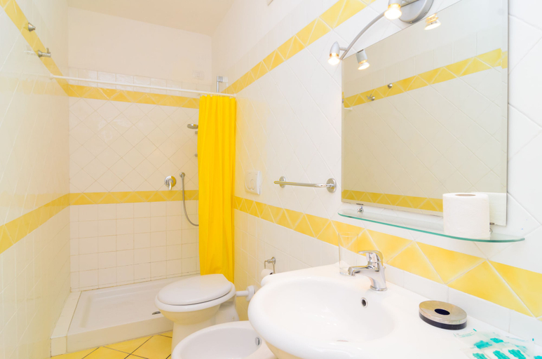 Bathroom 5, Albergo Villa Giusto, Napoli