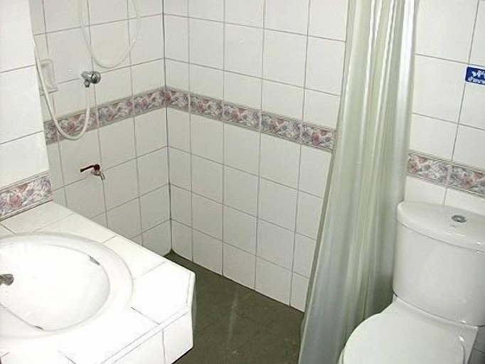 Bathroom 5, Sa-nguan Malee Mansion, Muang Chiang Mai