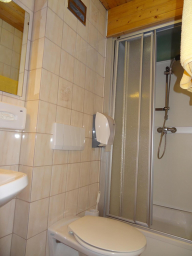 Bathroom 4, Hotel Peter, Zell am See