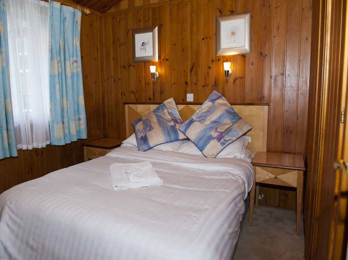 Bedroom 2, Brockwood Hall, Cumbria