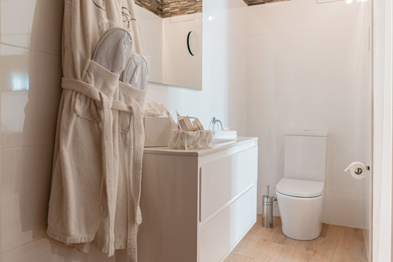 Bathroom 5, Palazzo Violetta
