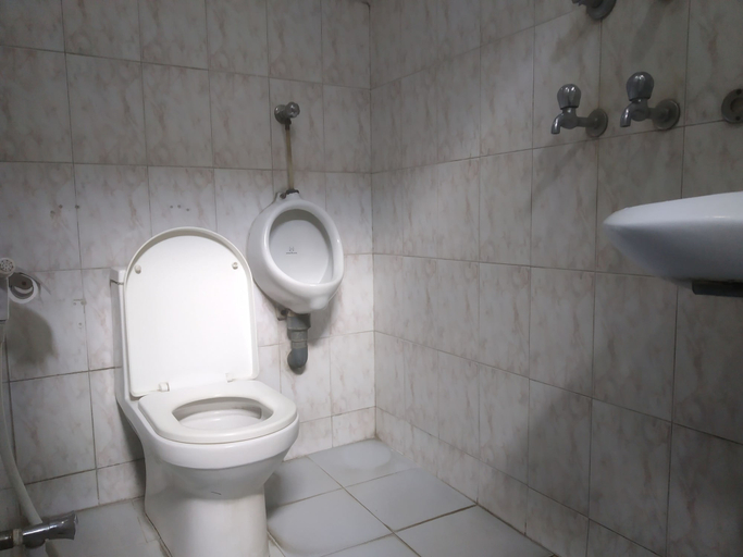 Bathroom 5, Golden Gate Guest House, Bagmati