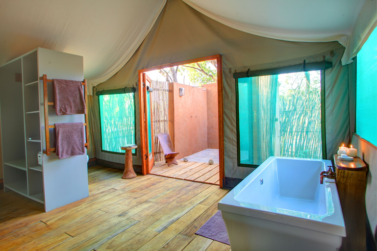 Bathroom 5, Fathala Wildlife Reserve, Foundiougne