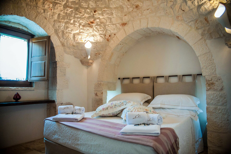 Bedroom 4, Almapetra Trulli Resort, Bari