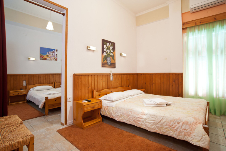 Bedroom 2, Hotel Athina, Central Greece