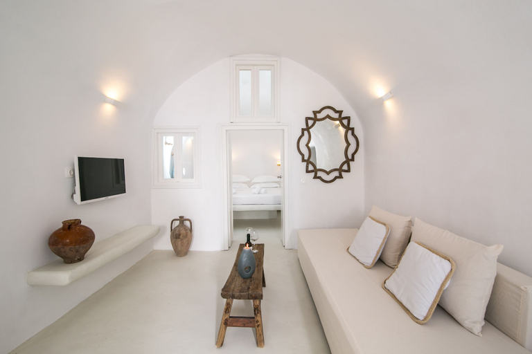 Others 4, Morfi Cave House, South Aegean