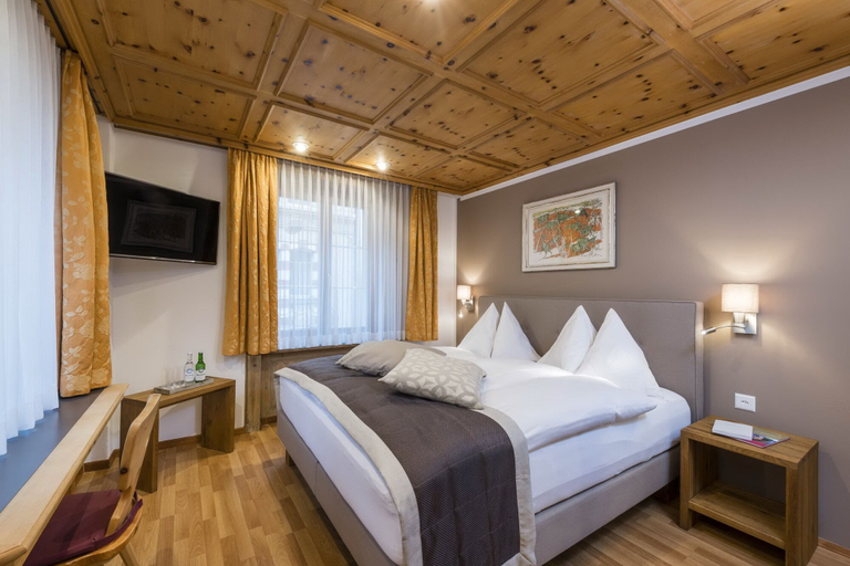 Bedroom 3, Romantik Hotel Stern, Plessur