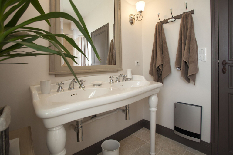Bathroom 5, Maison d'hotes de Charme Les Bruhasses, Gers