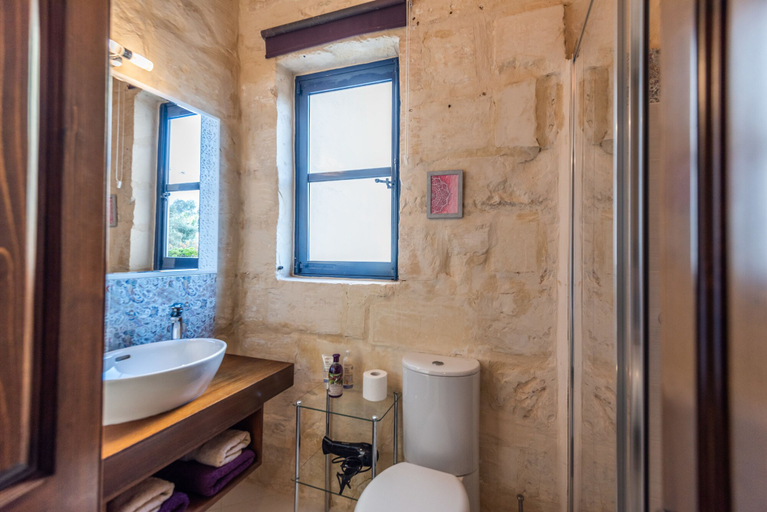 Bathroom 5, The Stone House, St Julian's