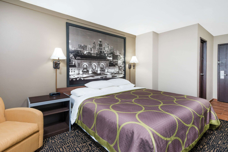 Bedroom 5, Super 8 by Wyndham Warrensburg, Johnson