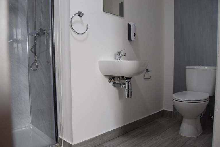 Bathroom 3, Watling Inn, Leicestershire