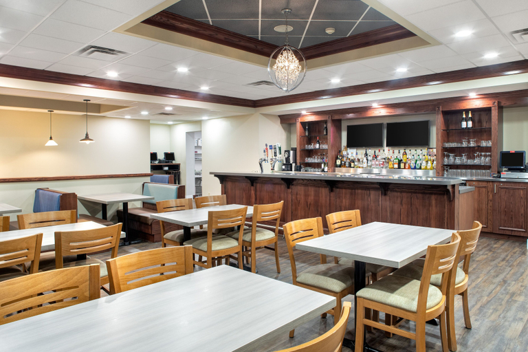Food & Drinks 5, Travelodge by Wyndham Sudbury, Greater Sudbury