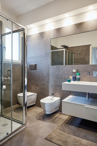 Bathroom 3, Gelsomino and Tinsal Apartments, Ragusa
