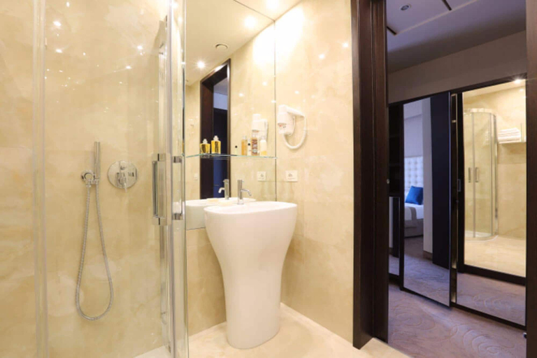 Bathroom 5, Park Hotel, Brescia