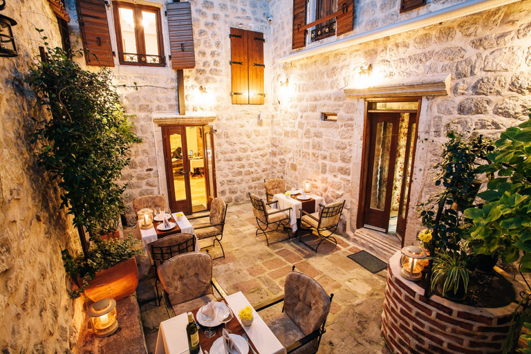 Food & Drinks 5, Galathea Hotel