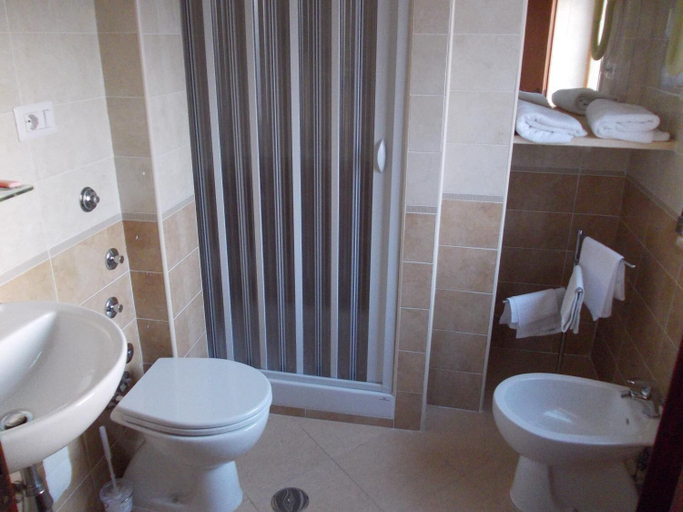 Bathroom 4, Piccolo Hotel, Catanzaro