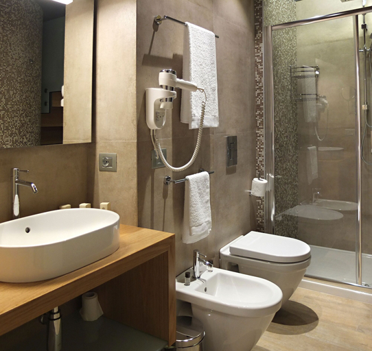 Bathroom 4, Notti O'Tunn, Palermo
