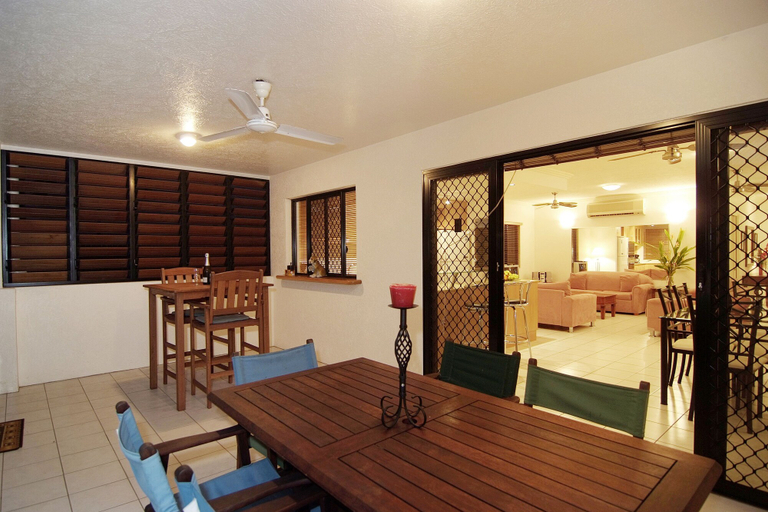 Food & Drinks, The Mediterranean Beachfront Apartments, Cairns