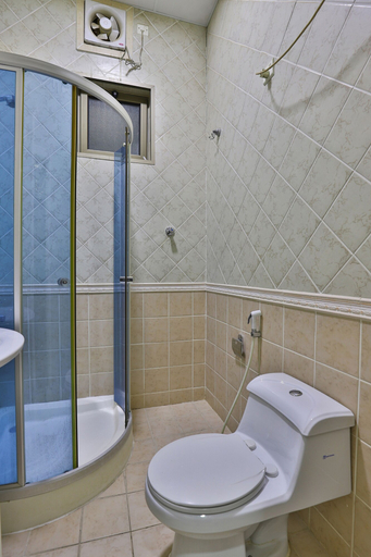 Bathroom 5, OYO 288 Diafati Residential Units, Al Khobar