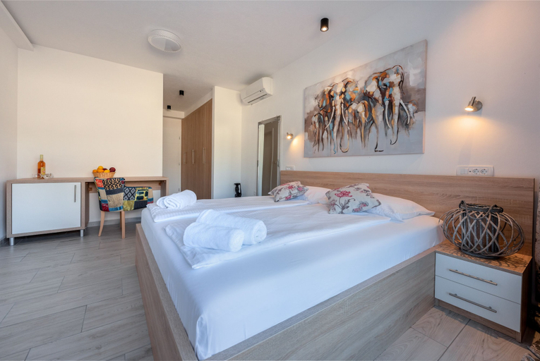 Bedroom 2, Aparthotel Plat, Zadar