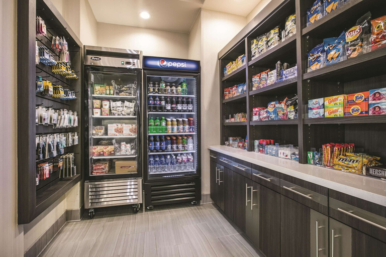 Food & Drinks 5, La Quinta Inn & Suites by Wyndham Dallas - Richardson, Dallas
