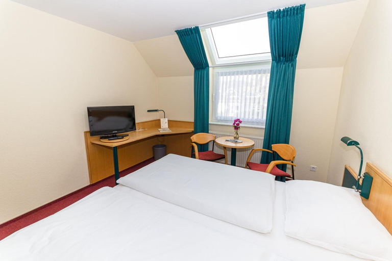 Bedroom 2, AKZENT Parkhotel Trebbin, Teltow-Fläming