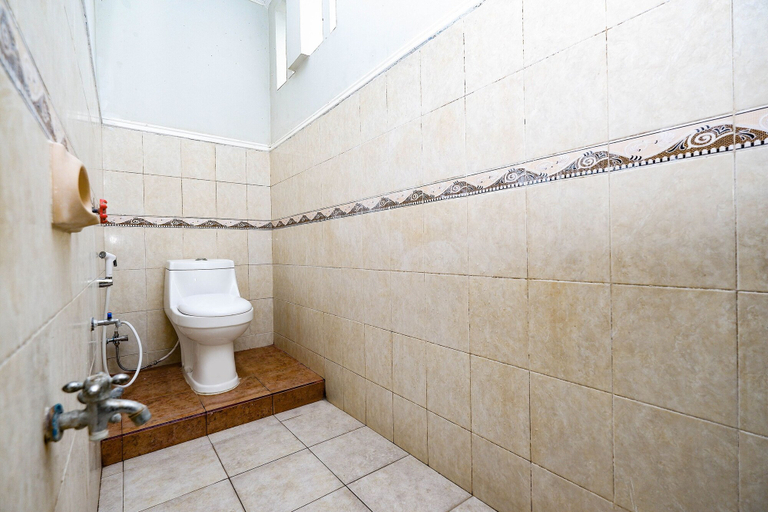 Bathroom 3, Super OYO 2436 Hotel Kencana, Tegal