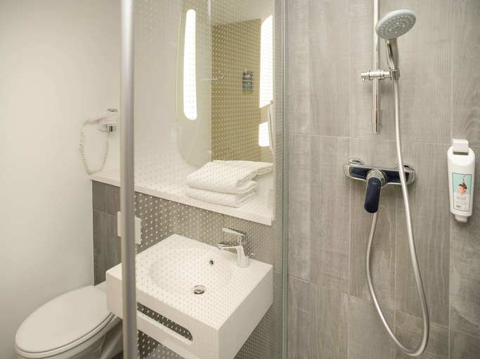 Bedroom 5, ibis Lyon Gerland Rue Merieux, Rhône