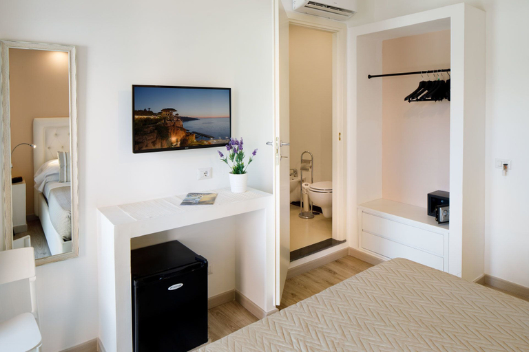 Bedroom 5, Sorrento Comfort Rooms, Napoli