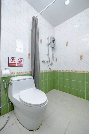 Bathroom 5, Gold Airport Suites, Lat Krabang