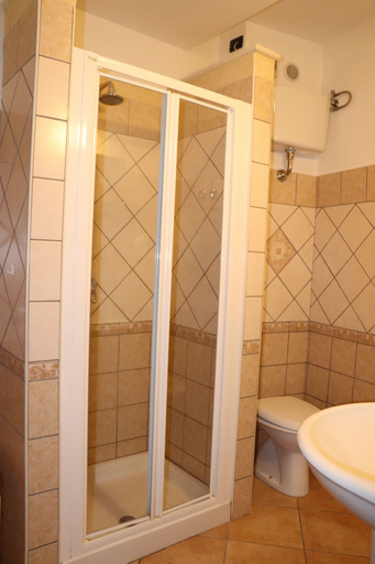 Bathroom 5, B&B La Fonte, L'Aquila