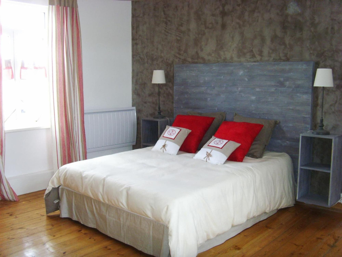 Bedroom 3, La Ceriseraie, Nord