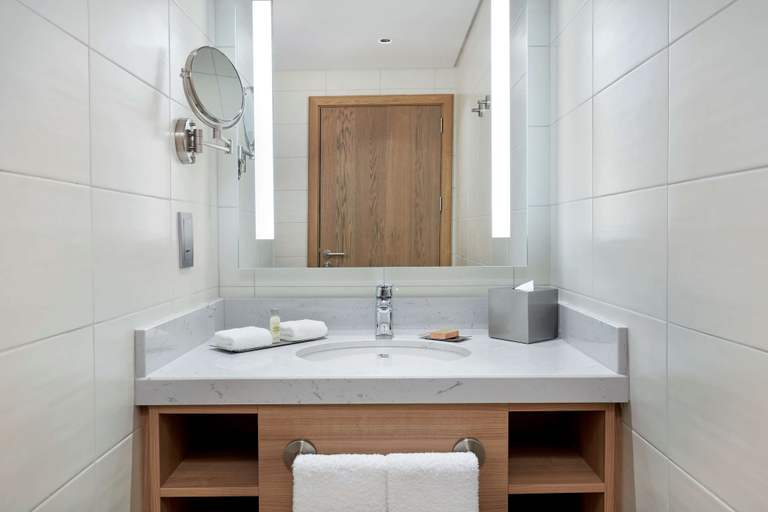 Bathroom 5, Hilton Garden Inn Kuwait