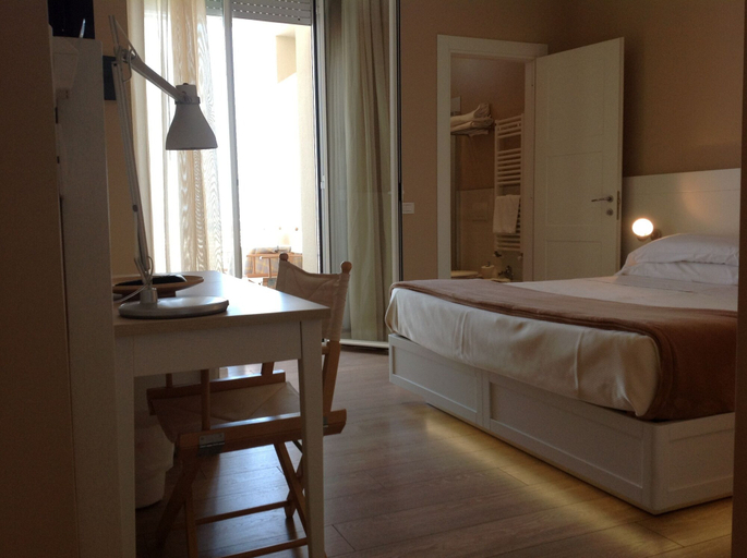 Bedroom 3, Hotel Bristol, Rimini