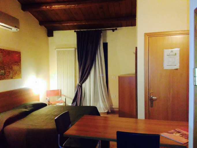Bedroom 3, Room Economy, Bari