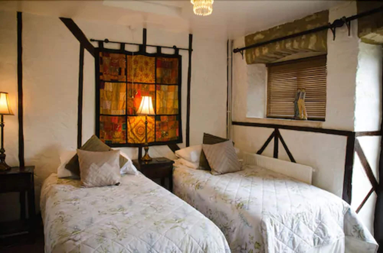 Bedroom 2, Thames Head Inn, Gloucestershire