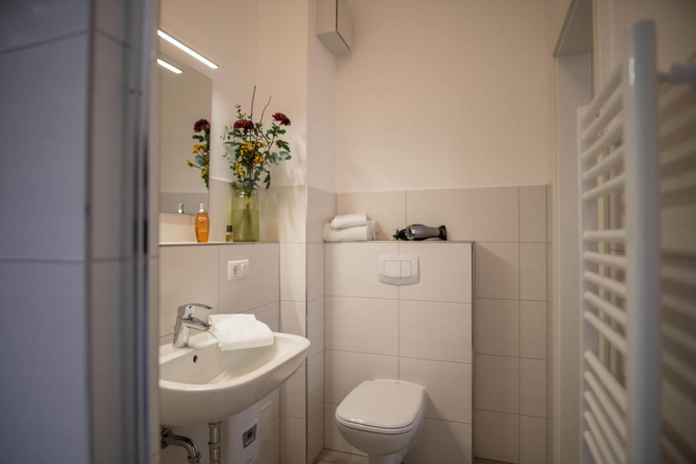 Bathroom 5, Hotel Hanseat Stralsund, Vorpommern-Rügen