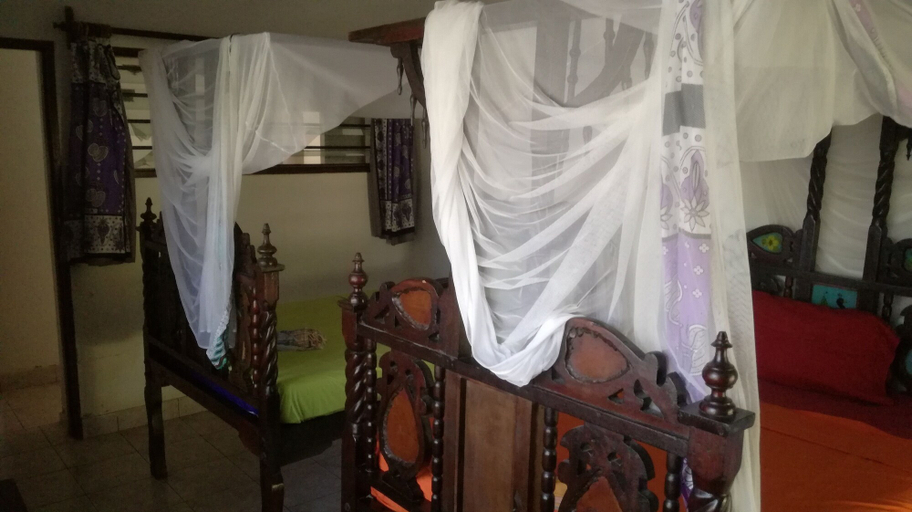 Bedroom 4, Travellers Paradise Diani - Hostel, Msambweni