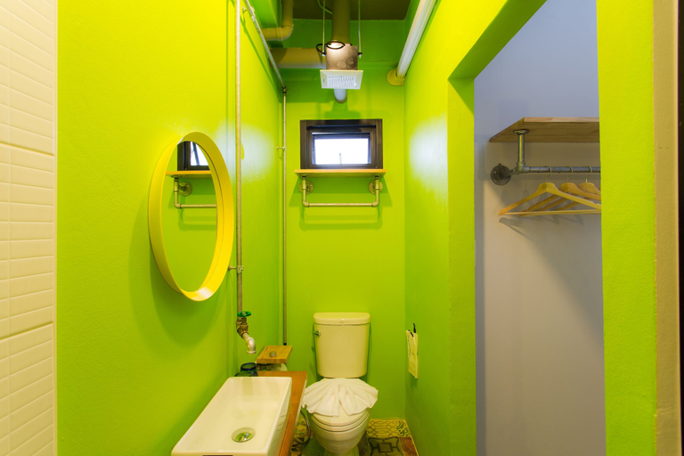Bathroom 4, bloo Hostel, Pulau Phuket