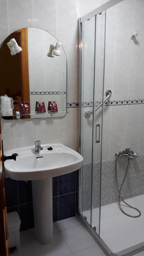 Bathroom 2, Hotel Rural el Arco, Burgos