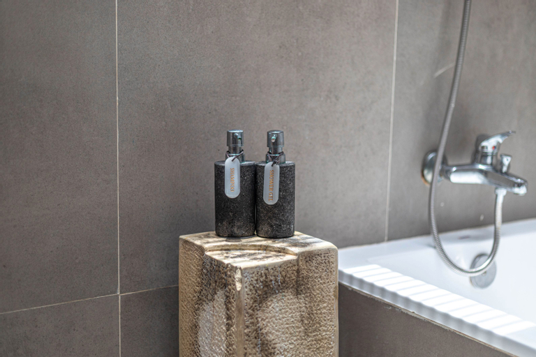 Bathroom 27
