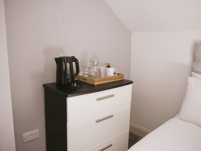 Bedroom 2, Hotel Anfield, Sefton