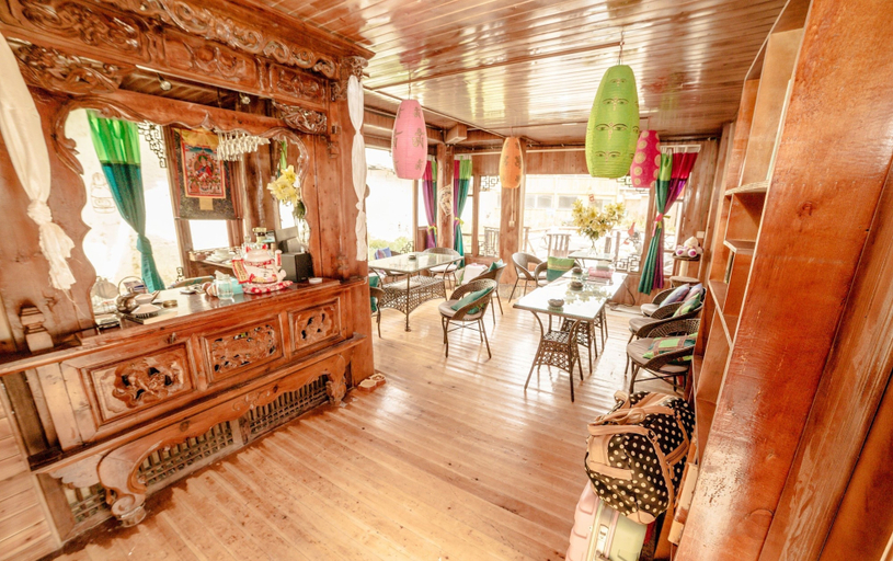 Others 4, Yi's Hostel, Dêqên Tibetan