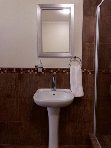 Bathroom 4, The Hedge Guesthouse, John Taolo Gaetsewe